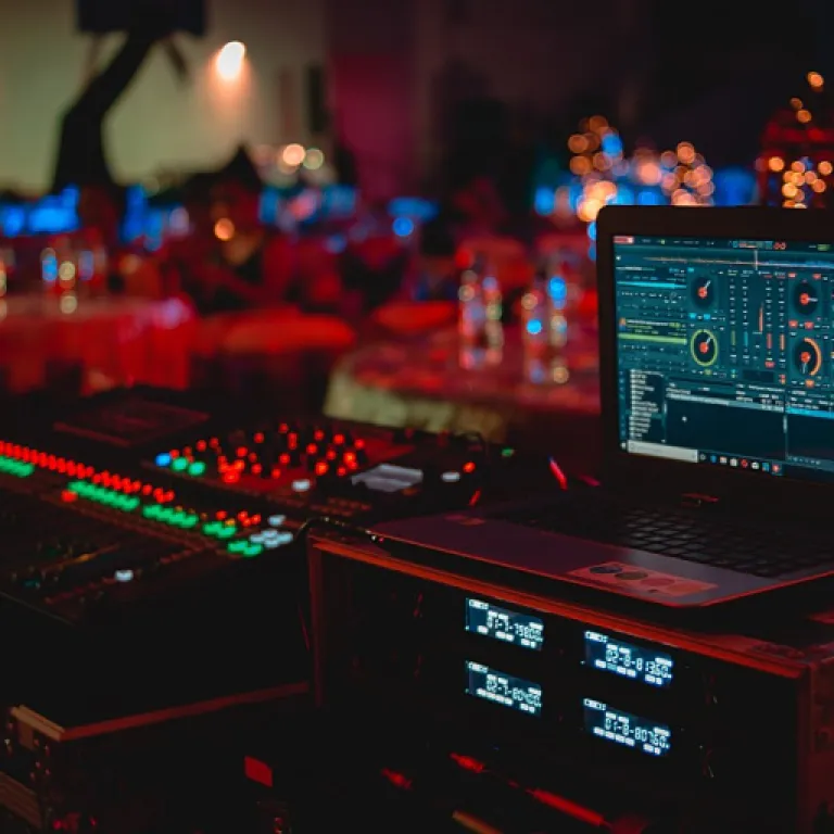 How the national laser symposium model can reshape Canadian B2B conferences